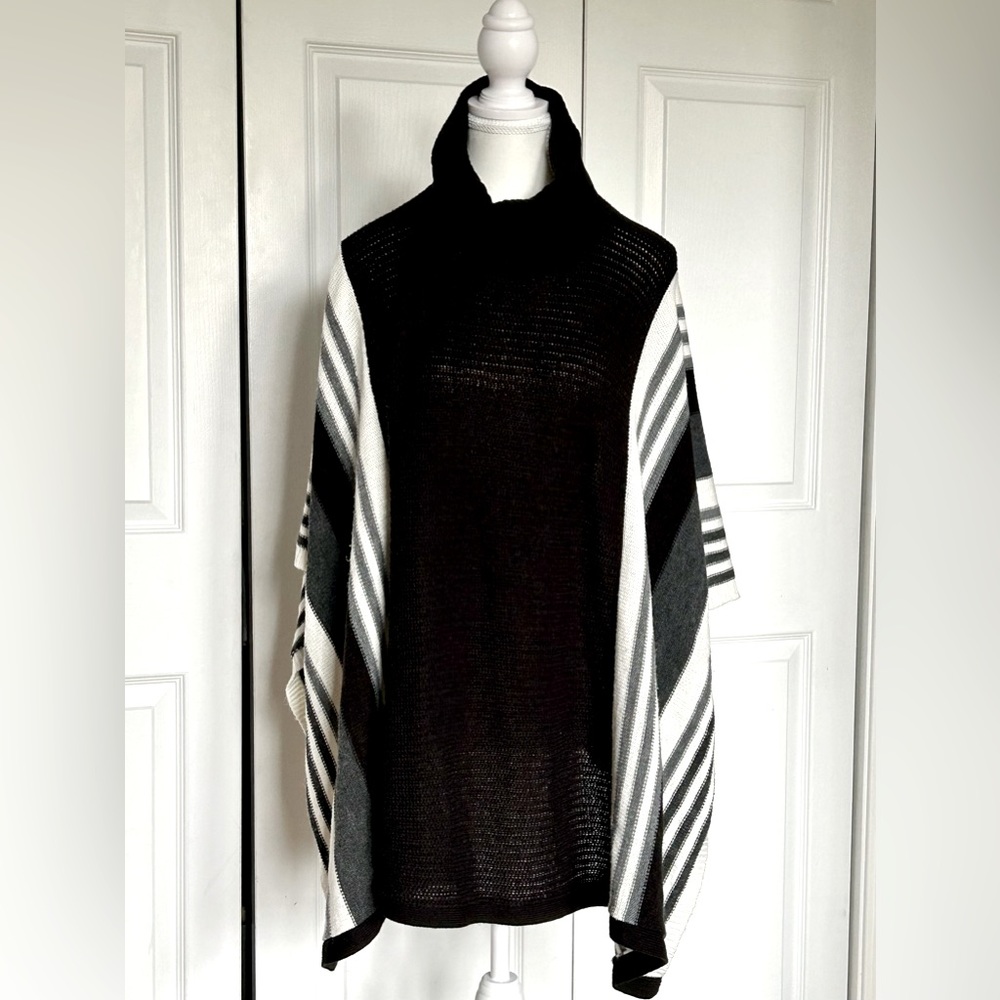 New York & Co Sweaterknit Poncho